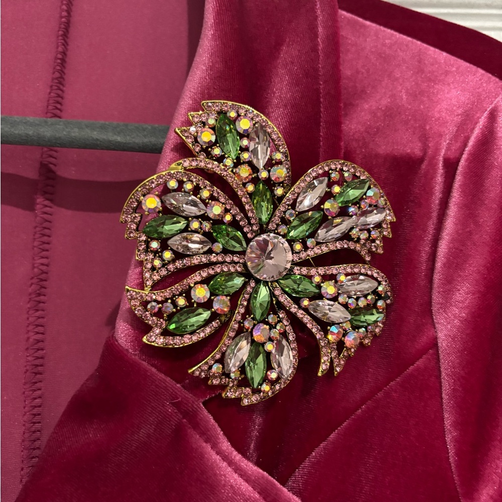 Gorgeous brooch